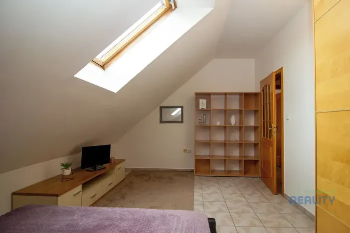 Pronájem atypického bytu, Mratín, Boční, 109 m2