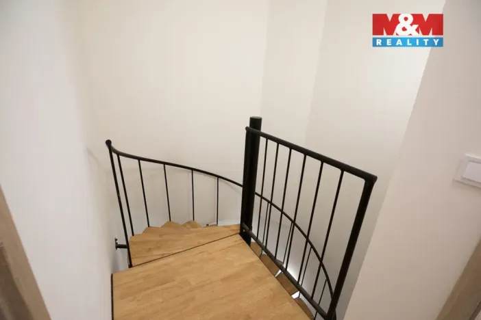 Pronájem bytu 1+kk, Jindřichův Hradec - Jindřichův Hradec I, nám. Míru, 30 m2