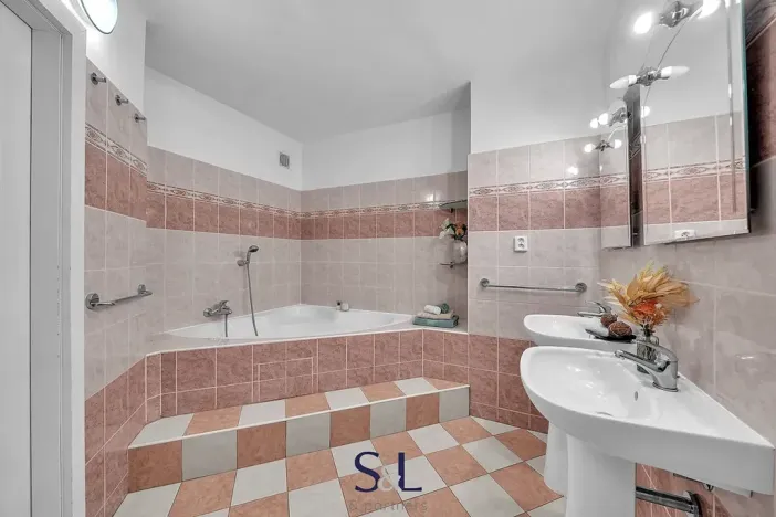 Pronájem bytu 3+1, Praha - Břevnov, Sartoriova, 108 m2