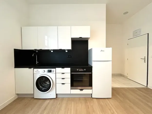 Pronájem bytu 1+kk, Praha - Vysočany, Poděbradská, 28 m2