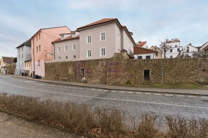 Pronájem bytu 2+kk, Jindřichův Hradec, nám. Míru, 58 m2