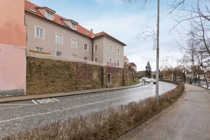 Pronájem bytu 2+kk, Jindřichův Hradec, nám. Míru, 58 m2