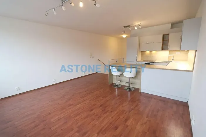Pronájem bytu 2+kk, Praha - Vysočany, Skloněná, 60 m2