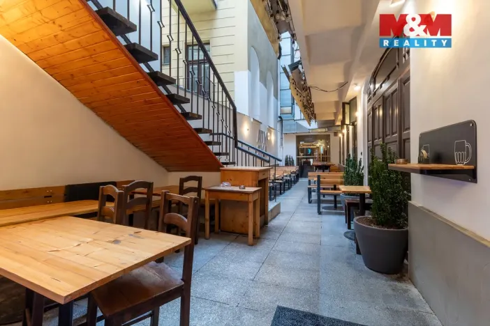 Pronájem restaurace, Praha - Staré Město, Smetanovo nábřeží, 295 m2