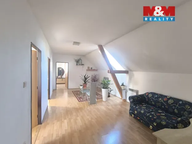 Prodej bytu 4+1, České Velenice, třída Čsl. legií, 121 m2