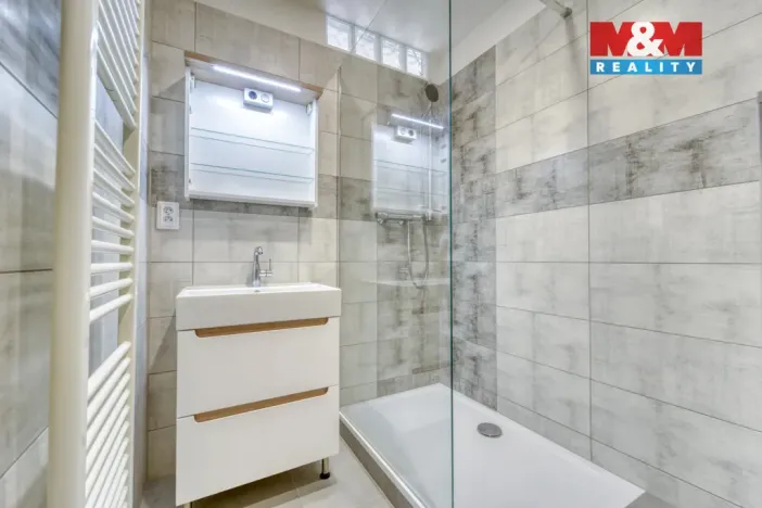 Pronájem bytu 1+1, Klatovy - Klatovy II, Pod Nemocnicí, 39 m2