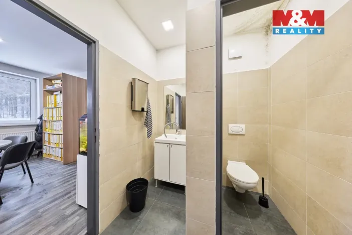 Prodej výrobních prostor, Trutnov - Horní Staré Město, 1667 m2