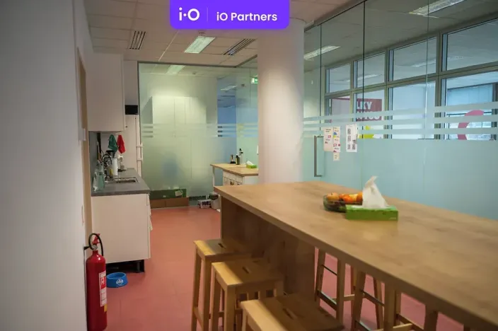 Pronájem kanceláře, Praha - Karlín, Sokolovská, 311 m2