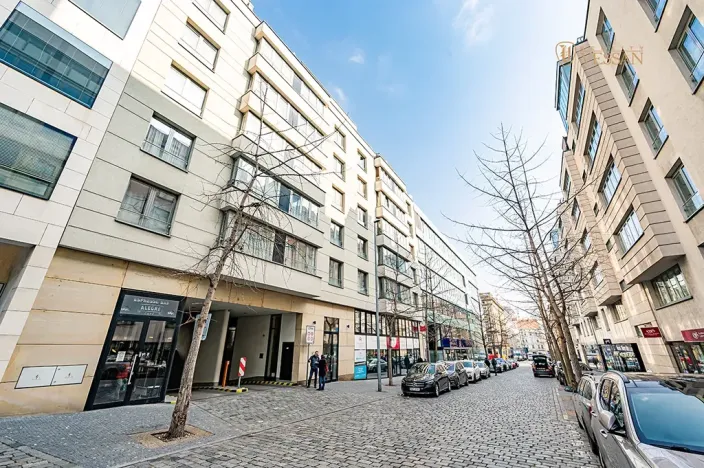 Prodej garážového stání, Praha - Smíchov, Karla Engliše, 12 m2