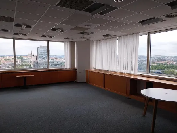 Pronájem kanceláře, Brno, Heršpická, 380 m2