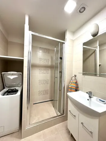 Pronájem bytu 3+kk, Praha, Sedlčanská, 69 m2