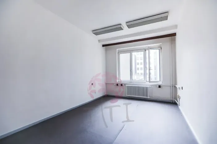 Pronájem kanceláře, Praha - Karlín, Thámova, 43 m2