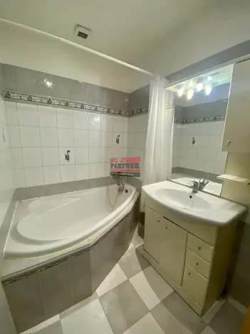 Pronájem bytu 2+kk, Tábor, Husovo nám., 70 m2