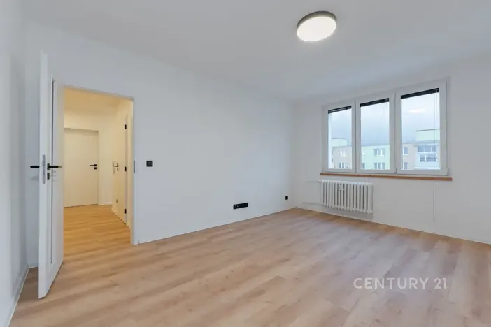 Pronájem bytu 2+1, Kadaň, Na Podlesí, 55 m2