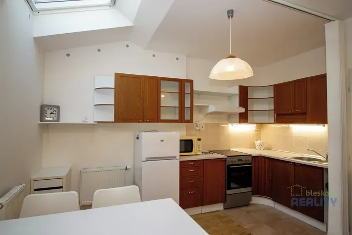 Pronájem bytu 2+kk, Praha - Břevnov, Dusíkova, 34 m2