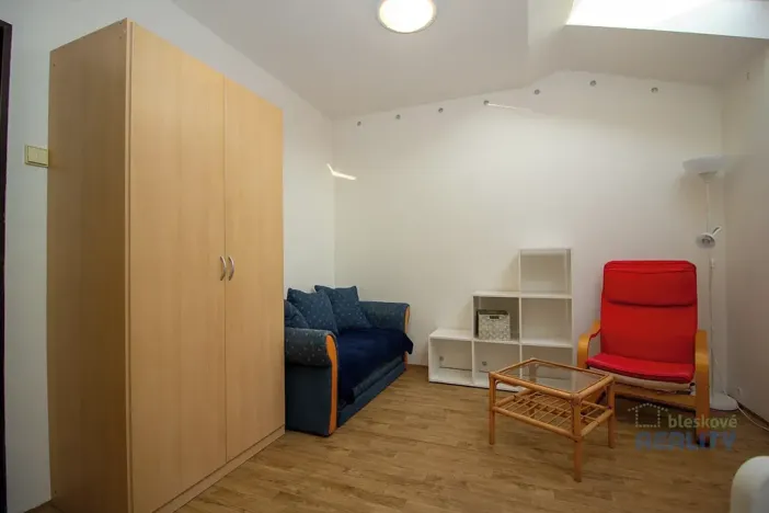 Pronájem bytu 2+kk, Praha - Břevnov, Dusíkova, 34 m2