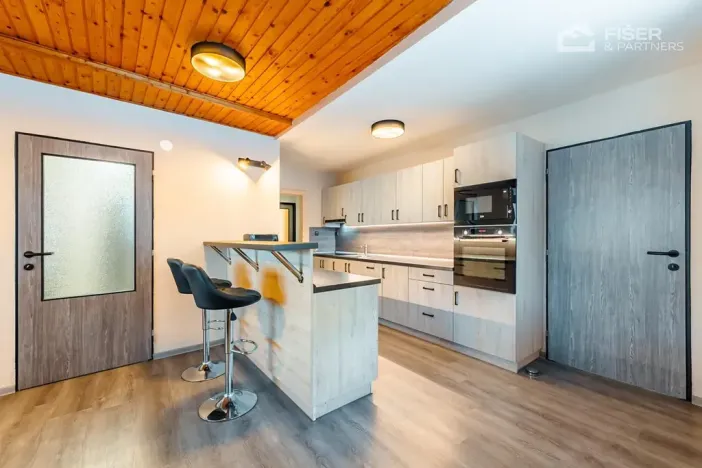 Prodej vícegeneračního domu, Halenkov, 232 m2