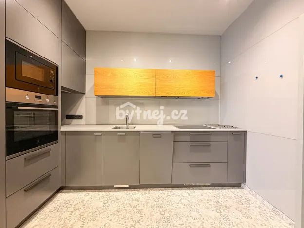 Pronájem bytu 1+kk, Brno - Trnitá, Křenová, 2641 m2