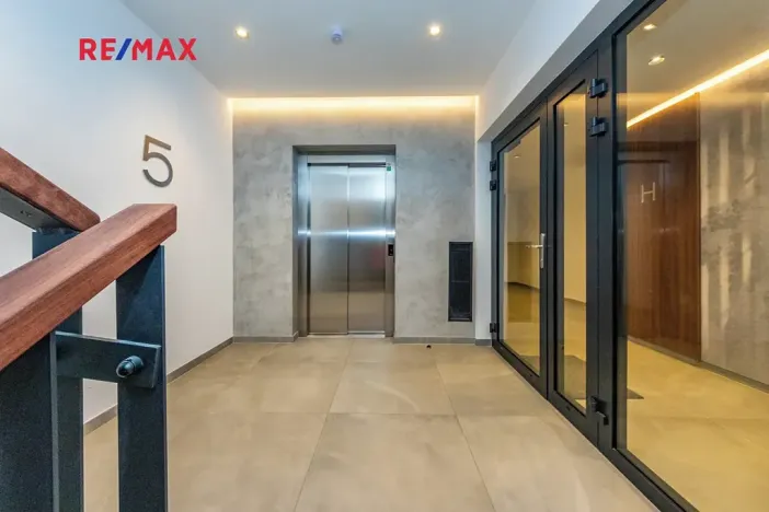 Pronájem bytu 2+kk, Praha - Radlice, U Komína, 53 m2