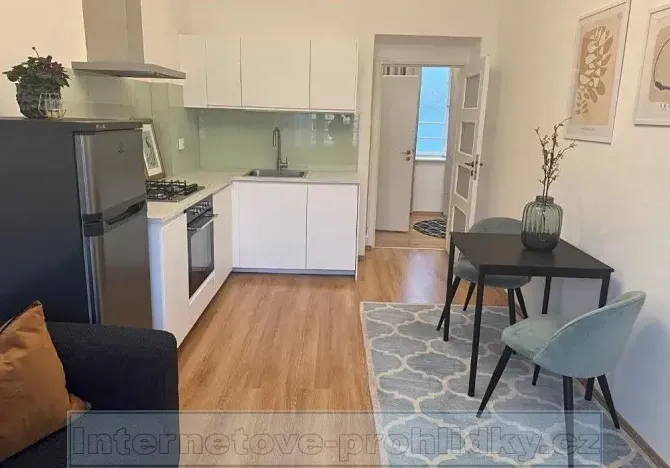 Pronájem bytu 2+kk, Praha - Libeň, náměstí Dr. Václava Holého, 44 m2