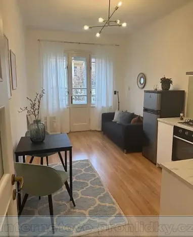 Pronájem bytu 2+kk, Praha - Libeň, náměstí Dr. Václava Holého, 44 m2