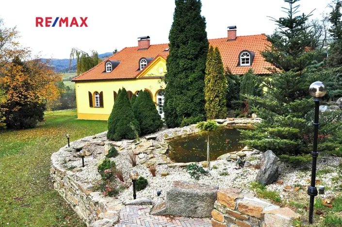 Pronájem vily, Perštejn, 700 m2