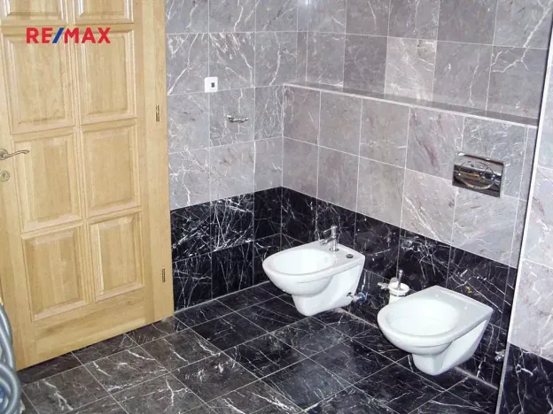 Pronájem vily, Perštejn, 700 m2