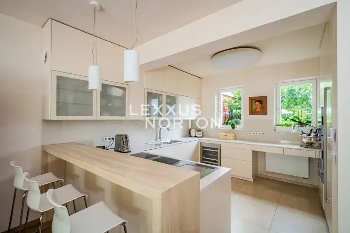 Prodej rodinného domu, Praha - Nebušice, V březinkách, 522 m2