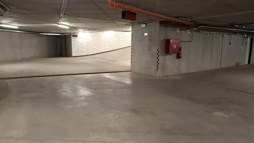 Pronájem garážového stání, Plzeň, Rejskova, 16 m2