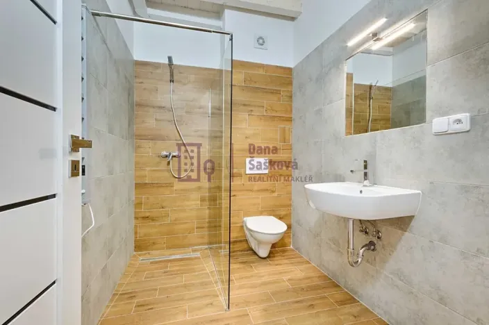 Pronájem bytu 2+kk, Jindřichův Hradec, nám. Míru, 39 m2