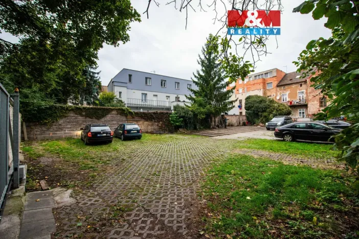 Pronájem garážového stání, Pardubice - Zelené Předměstí, Hronovická, 400 m2