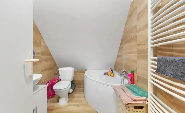 Pronájem bytu 2+kk, Lom, Havlíčkovo náměstí, 61 m2