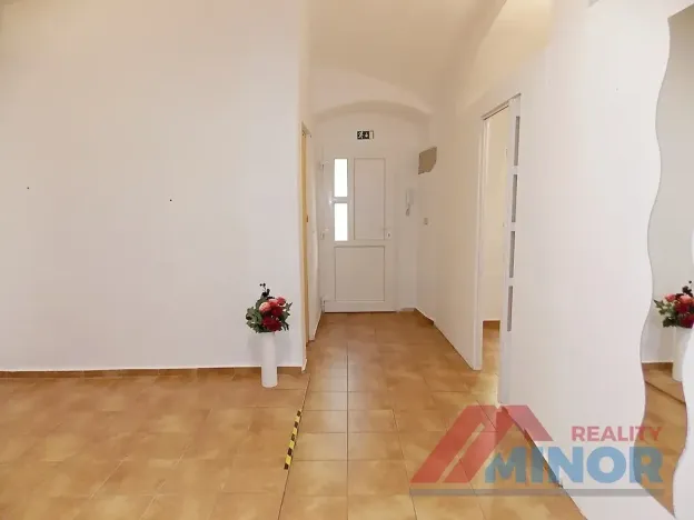 Pronájem kanceláře, Slaný, Husova, 40 m2