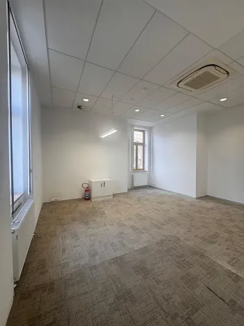 Pronájem kanceláře, Cheb, Obrněné brigády, 40 m2