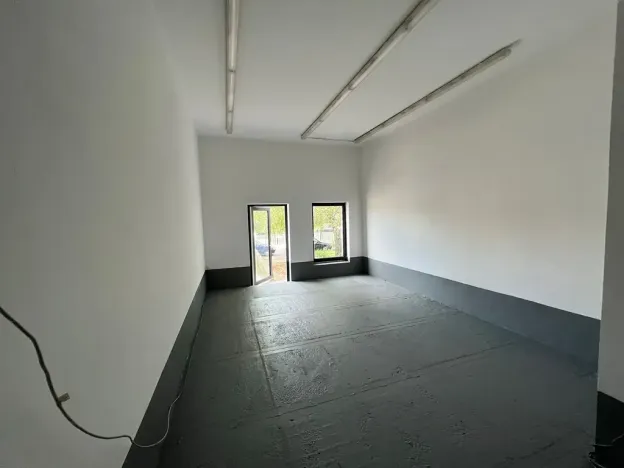 Prodej obchodního prostoru, Praha - Horní Počernice, Komárovská, 210 m2