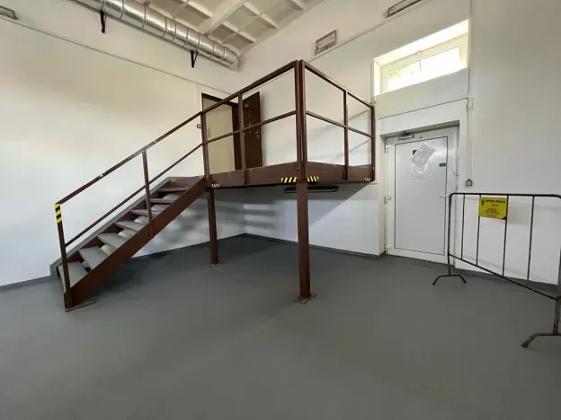 Prodej výrobních prostor, Praha - Horní Počernice, Komárovská, 210 m2