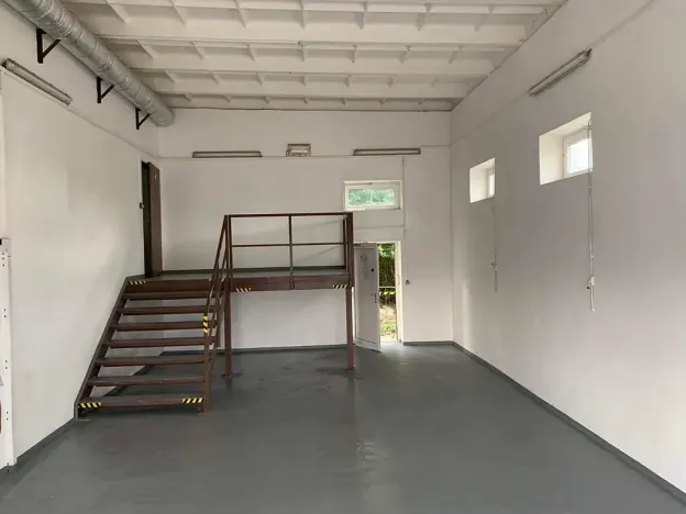 Prodej skladu, Praha - Horní Počernice, Komárovská, 210 m2