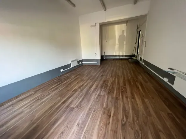 Pronájem obchodního prostoru, Praha - Horní Počernice, Komárovská, 210 m2