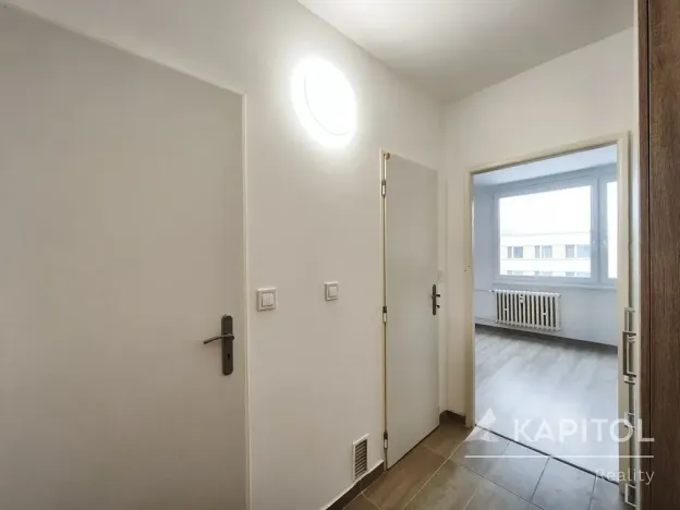 Pronájem bytu 1+1, Praha - Kobylisy, Šimůnkova, 31 m2