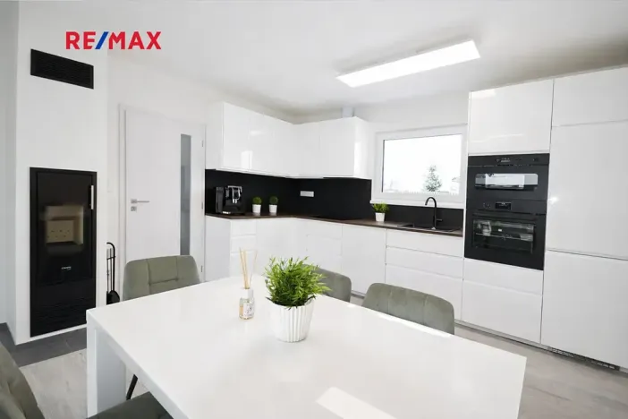 Prodej rodinného domu, Dobrovíz, 61 m2