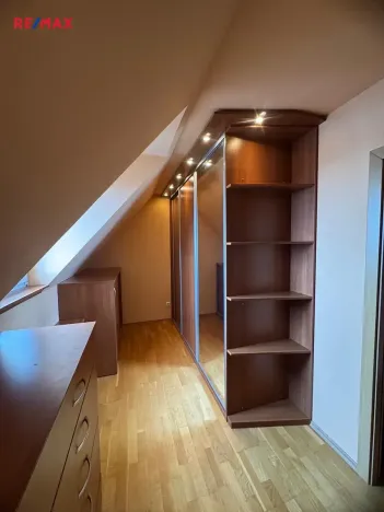 Pronájem bytu 3+kk, Vodochody, U Pošty, 153 m2