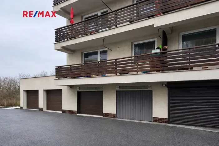 Pronájem garáže, Praha - Hlubočepy, Devonská, 20 m2