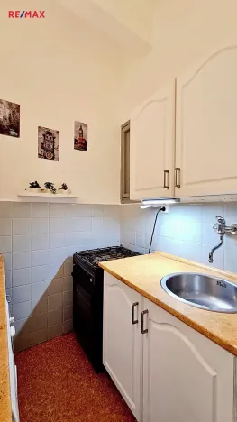 Pronájem bytu 1+kk, Praha - Vysočany, Prouzova, 36 m2