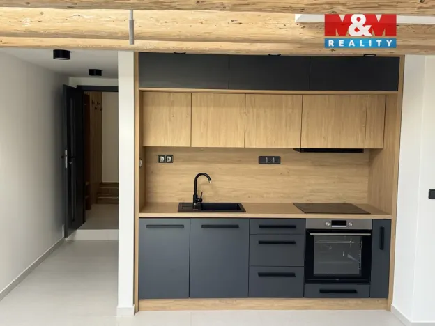 Pronájem atypického bytu, Klášterec nad Ohří, Chomutovská, 53 m2