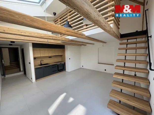 Pronájem atypického bytu, Klášterec nad Ohří, Chomutovská, 53 m2