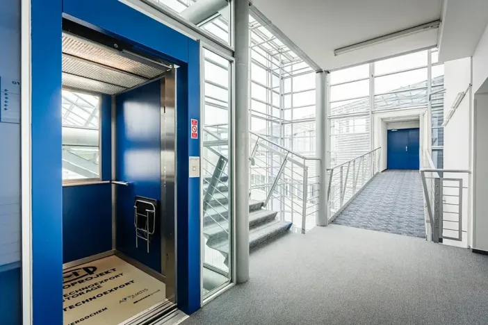 Pronájem kanceláře, Praha - Strašnice, Třebohostická, 628 m2