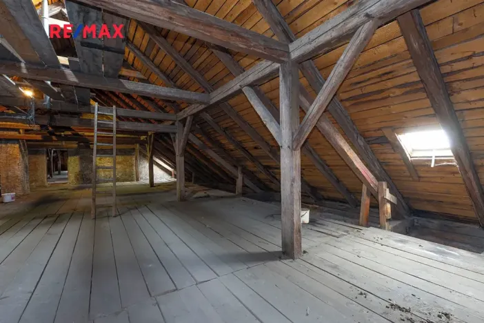 Prodej komerční nemovitosti, Dašice, náměstí T. G. Masaryka, 2490 m2