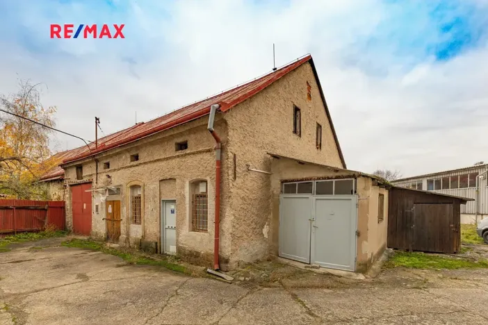 Prodej komerční nemovitosti, Dašice, náměstí T. G. Masaryka, 2490 m2