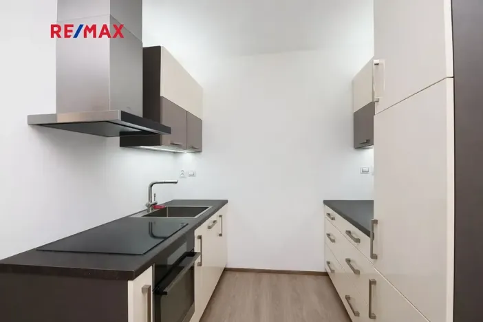 Pronájem bytu 1+kk, Praha - Slivenec, U svahu, 47 m2