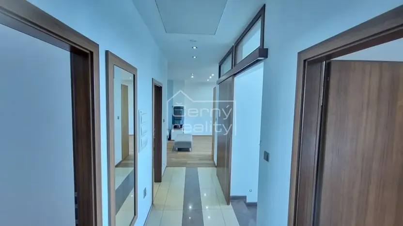 Pronájem bytu 4+kk, Pardubice, V Ráji, 350 m2